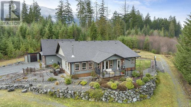 290 Tal Rd, House detached with 3 bedrooms, 3 bathrooms and 4 parking in Lake Cowichan BC | Image 2