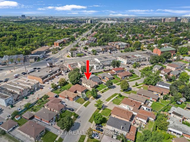 8 Batawa Cres W, House detached with 3 bedrooms, 3 bathrooms and 6 parking in Toronto ON | Image 31
