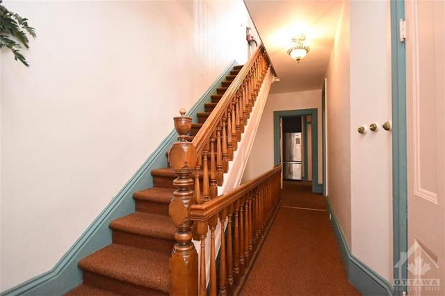 79 Stewart Street, Townhouse with 7 bedrooms, 3 bathrooms and 1 parking in Ottawa ON | Image 7
