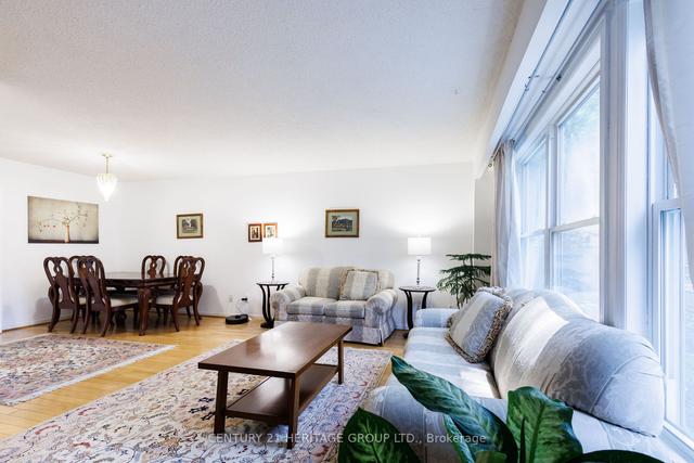 380 Simonston Blvd, Townhouse with 3 bedrooms, 3 bathrooms and 2 parking in Markham ON | Image 2