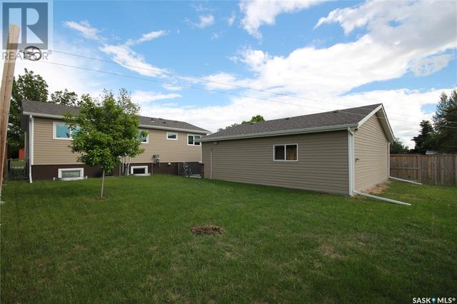1731 St. Laurent Drive, House detached with 3 bedrooms, 1 bathrooms and null parking in North Battleford CY SK | Image 22