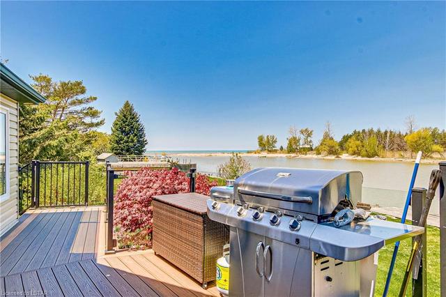 7474 Riverside Drive, House detached with 3 bedrooms, 2 bathrooms and null parking in Lambton Shores ON | Image 19
