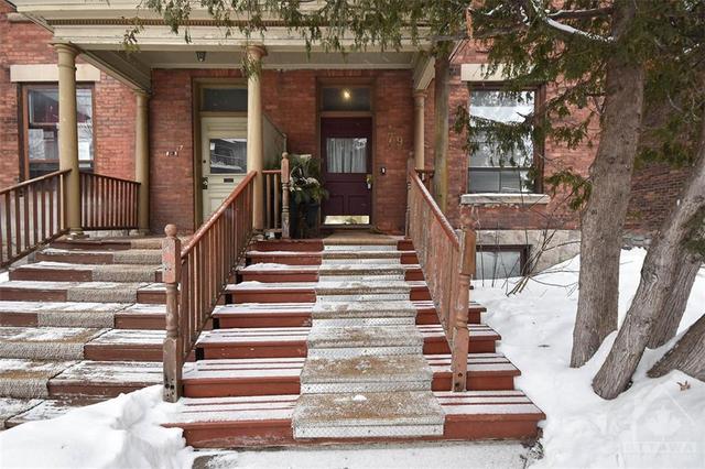 79 Stewart Street, Townhouse with 7 bedrooms, 3 bathrooms and 1 parking in Ottawa ON | Image 2