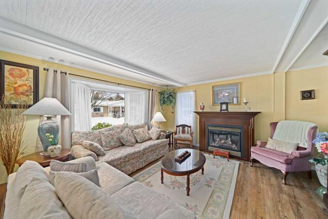 23 Linden Lane, House detached with 2 bedrooms, 1 bathrooms and 2 parking in Innisfil ON | Image 2