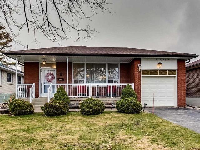 9 Indianola Dr, House detached with 3 bedrooms, 2 bathrooms and 3 parking in Toronto ON | Image 1