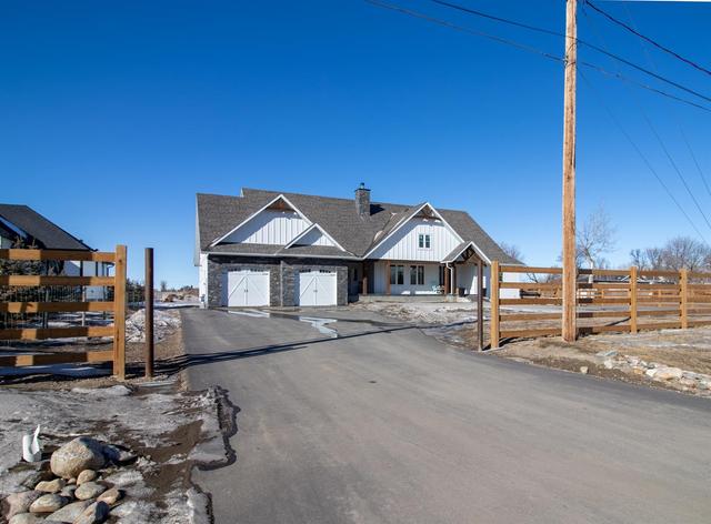 506 3 Street, House detached with 6 bedrooms, 3 bathrooms and 6 parking in Lethbridge County AB | Image 1
