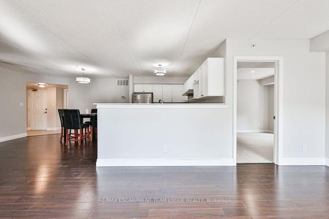 113 - 2035 Appleby Line, Condo with 2 bedrooms, 2 bathrooms and 1 parking in Burlington ON | Image 4