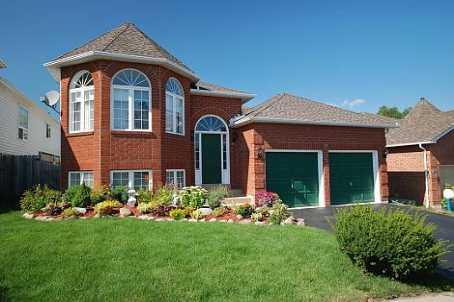102 Freeland Ave, House detached with 2 bedrooms, 3 bathrooms and 2 parking in Clarington ON | Image 1
