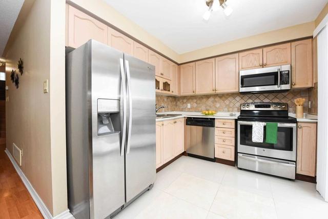 20 Saddletree Tr, House detached with 2 bedrooms, 1 bathrooms and 5 parking in Brampton ON | Image 3