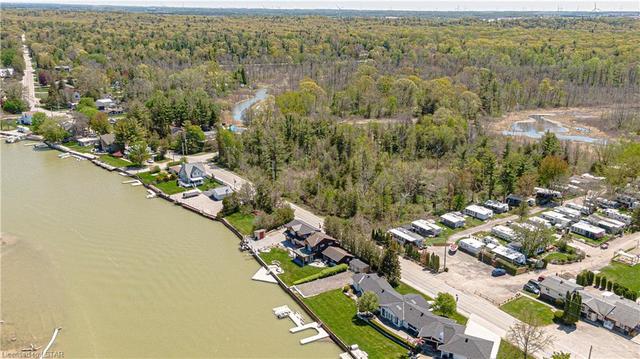 7474 Riverside Drive, House detached with 3 bedrooms, 2 bathrooms and null parking in Lambton Shores ON | Image 37
