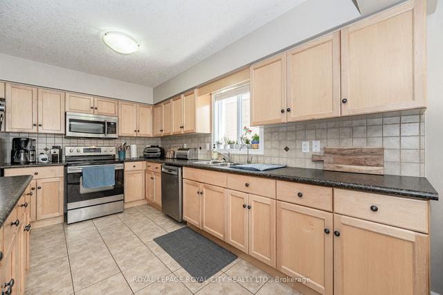 21 Penfold Dr, House detached with 4 bedrooms, 4 bathrooms and 3 parking in Guelph ON | Image 37