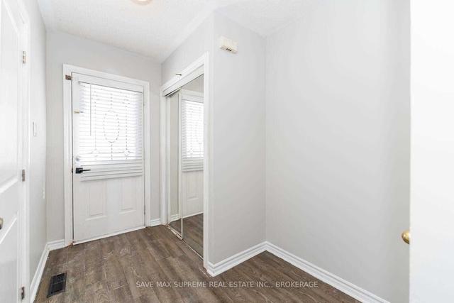 29 Town House Cres N, Townhouse with 3 bedrooms, 2 bathrooms and 1 parking in Brampton ON | Image 24