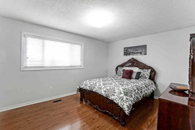 80 Kesteven Cres, House detached with 3 bedrooms, 3 bathrooms and 5 parking in Brampton ON | Image 4