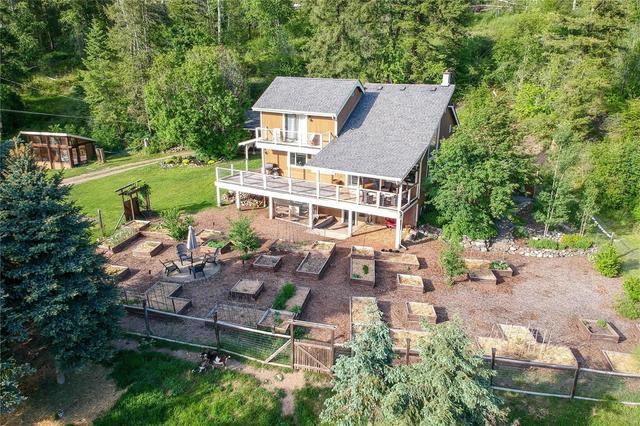 575 North Fork Road, House detached with 4 bedrooms, 2 bathrooms and 2 parking in North Okanagan E BC | Image 8
