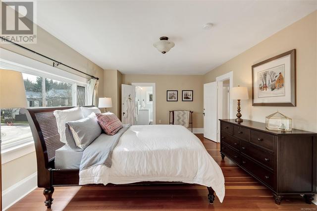 1952 Runnymede Ave, House detached with 6 bedrooms, 5 bathrooms and 6 parking in Victoria BC | Image 39