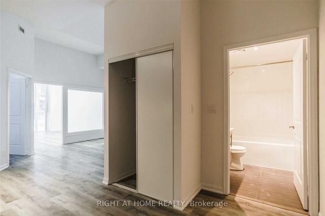 134 - 38 Grand Magazine St, Condo with 2 bedrooms, 1 bathrooms and 1 parking in Toronto ON | Image 3