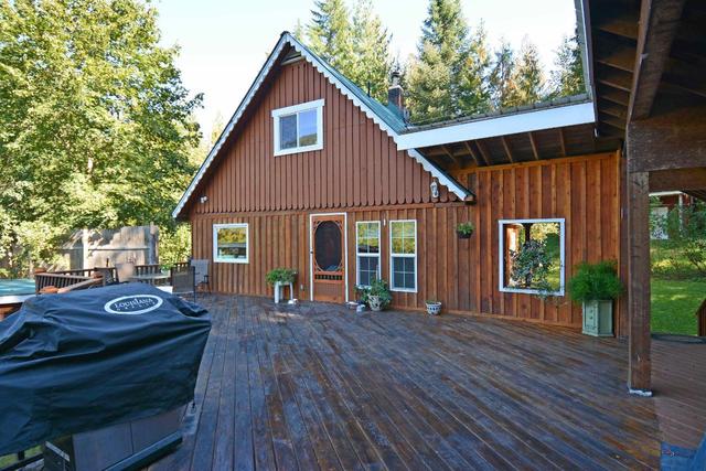 5730 Cedar Creek Road, House detached with 3 bedrooms, 3 bathrooms and null parking in Central Kootenay H BC | Image 7