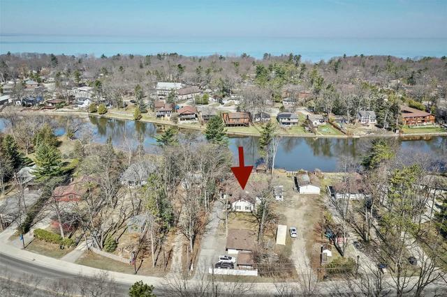2082 River Rd W, House detached with 4 bedrooms, 2 bathrooms and 8 parking in Wasaga Beach ON | Image 32