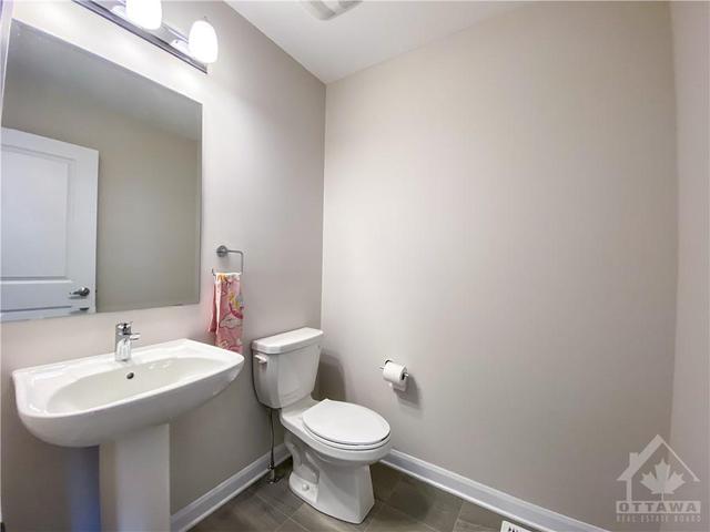 1033 Speedvale Court, Townhouse with 3 bedrooms, 4 bathrooms and 2 parking in Ottawa ON | Image 3