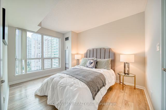 1609 - 8 Lee Centre Dr, Condo with 4 bedrooms, 3 bathrooms and 2 parking in Toronto ON | Image 13