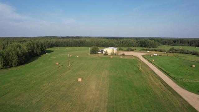 592061b Highway 658, House detached with 3 bedrooms, 2 bathrooms and 100 parking in Woodlands County AB | Image 1