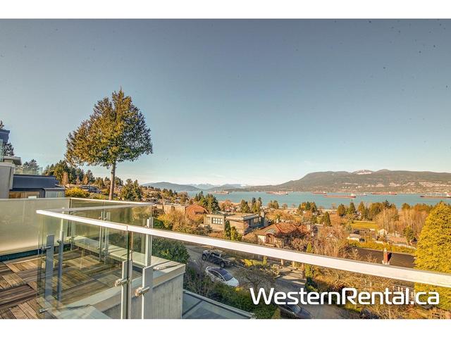 4426 W 3rd Avenue, House detached with 5 bedrooms, 5 bathrooms and 2 parking in Vancouver BC | Image 3
