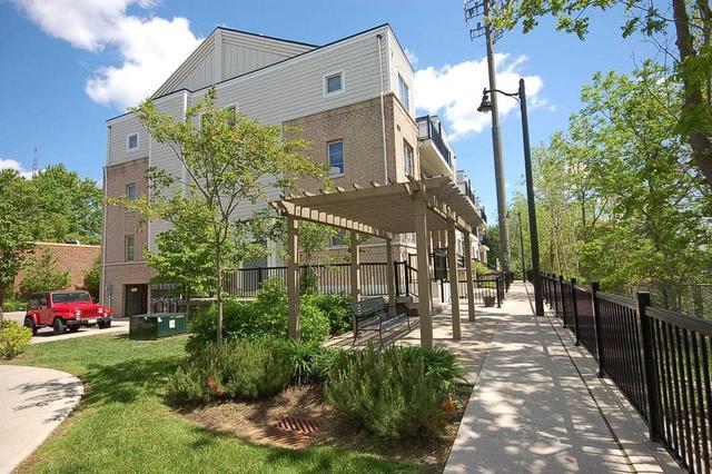 8 - 6063 Kingston Rd, Condo with 1 bedrooms, 1 bathrooms and 1 parking in Toronto ON | Image 1