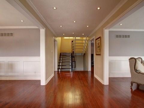 102 Bestview Dr, House detached with 4 bedrooms, 5 bathrooms and 4 parking in Toronto ON | Image 2