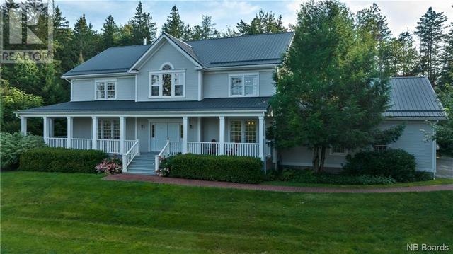 185 Pleasant Avenue, House detached with 5 bedrooms, 2 bathrooms and null parking in Sussex NB | Image 2