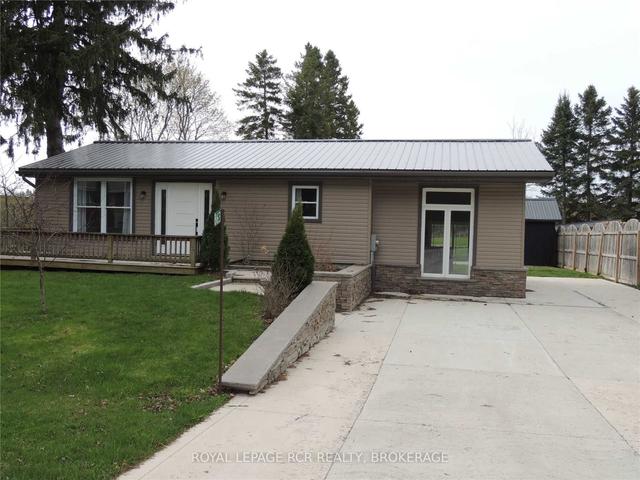 863 Douglas St W, House detached with 1 bedrooms, 2 bathrooms and 100 parking in West Grey ON | Image 15