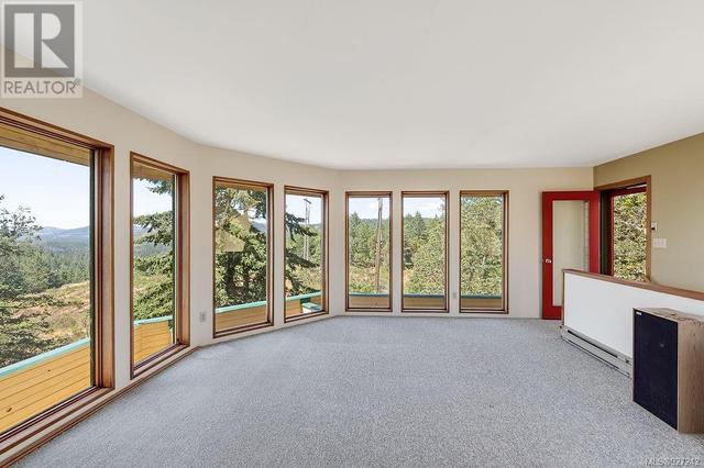 4686 Kerryview Dr, House detached with 2 bedrooms, 1 bathrooms and 5 parking in Saanich BC | Image 4