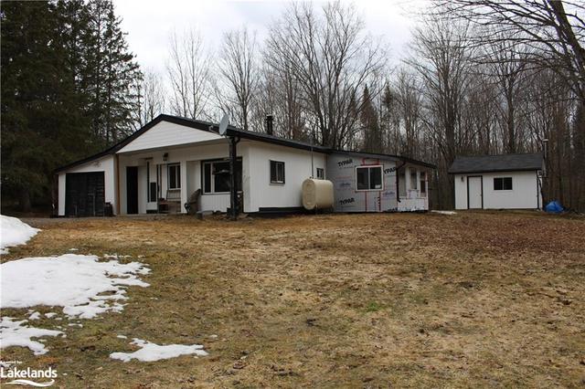 9828 Highway 118, House detached with 1 bedrooms, 1 bathrooms and 9 parking in Algonquin Highlands ON | Image 1