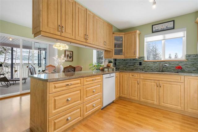 7451 Estate Drive, House detached with 3 bedrooms, 2 bathrooms and 5 parking in Columbia Shuswap F BC | Image 2