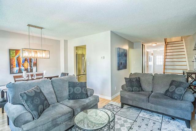 68 - 68 Foster Cres, Townhouse with 3 bedrooms, 2 bathrooms and 2 parking in Brampton ON | Image 3