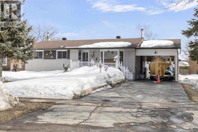 54 Lewis Rd, House detached with 3 bedrooms, 2 bathrooms and null parking in Sault Ste. Marie ON | Image 1