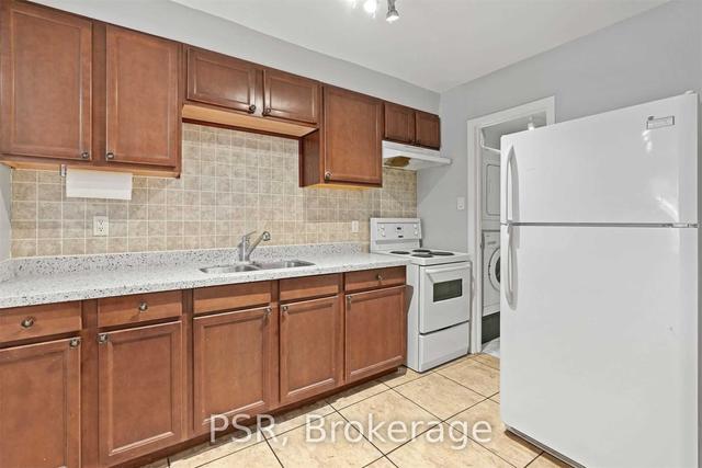 969 Eglinton Ave W, Condo with 3 bedrooms, 1 bathrooms and 1 parking in Toronto ON | Image 13