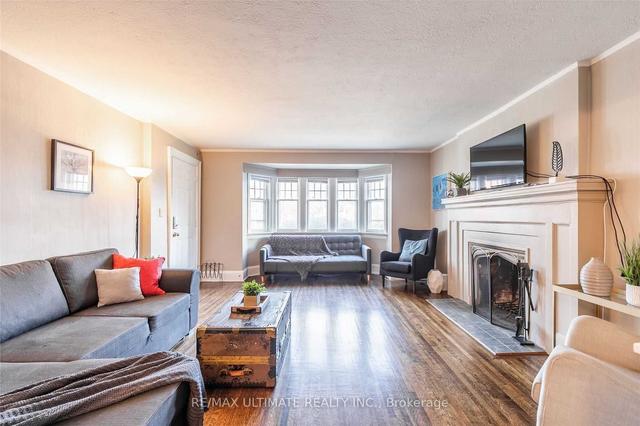 1 - 470 Oriole Pkwy W, House detached with 3 bedrooms, 2 bathrooms and 6 parking in Toronto ON | Image 2