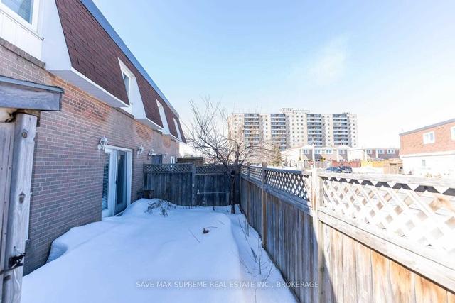 29 Town House Cres N, Townhouse with 3 bedrooms, 2 bathrooms and 1 parking in Brampton ON | Image 20