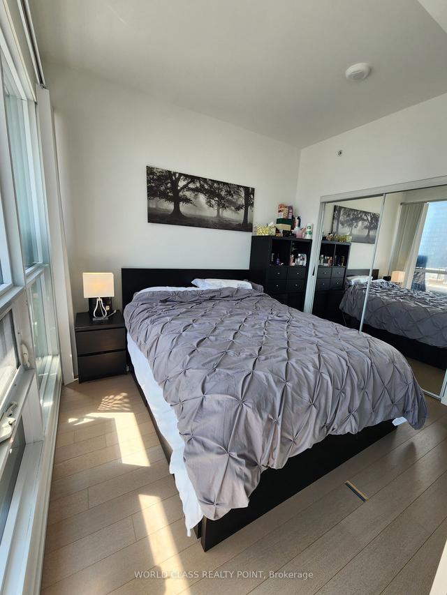 4409 - 70 Temperance St, Condo with 1 bedrooms, 1 bathrooms and 0 parking in Toronto ON | Image 2