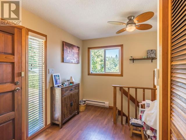 1652 Centennary Dr, House detached with 2 bedrooms, 2 bathrooms and 4 parking in Nanaimo BC | Image 3