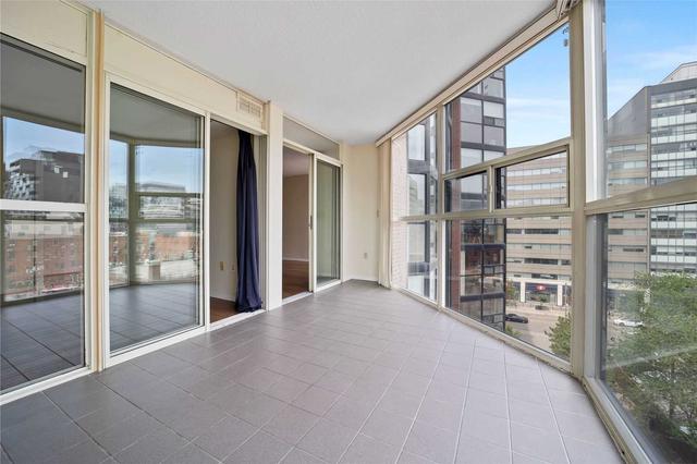 809 - 701 King St W, Condo with 2 bedrooms, 2 bathrooms and 1 parking in Toronto ON | Image 5