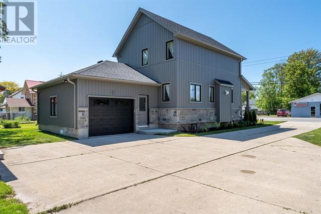 73 King Street East, House detached with 4 bedrooms, 2 bathrooms and null parking in Lambton Shores ON | Image 2