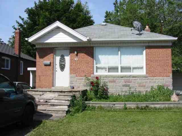 982 Kennedy Rd, House detached with 3 bedrooms, 3 bathrooms and 3 parking in Toronto ON | Image 1