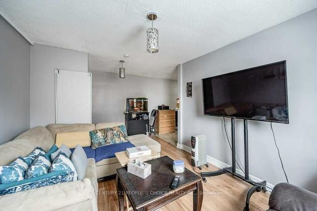 2453 St Clair Ave W, House detached with 5 bedrooms, 1 bathrooms and 6 parking in Toronto ON | Image 5