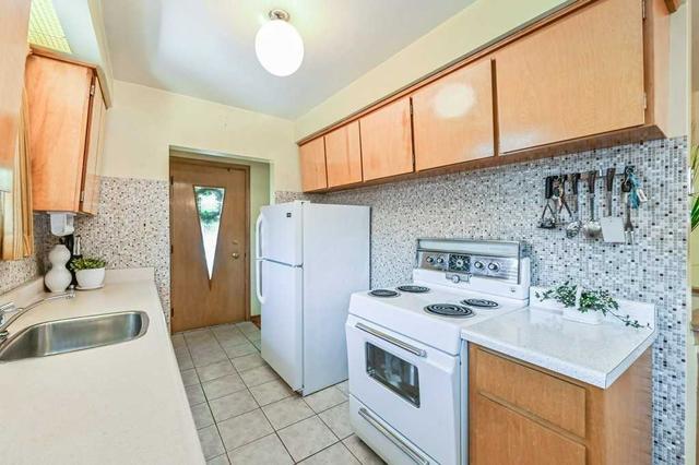 79 East 16th St, House detached with 3 bedrooms, 2 bathrooms and 3 parking in Hamilton ON | Image 2