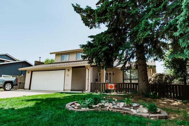 9809 75 Avenue, House detached with 5 bedrooms, 2 bathrooms and 4 parking in Grande Prairie AB | Image 2