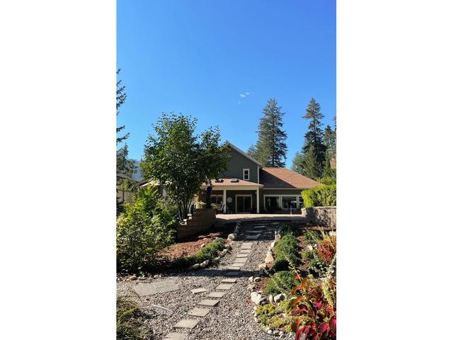 2066 Massie Road, House detached with 3 bedrooms, 3 bathrooms and null parking in Kootenay Boundary C BC | Image 38