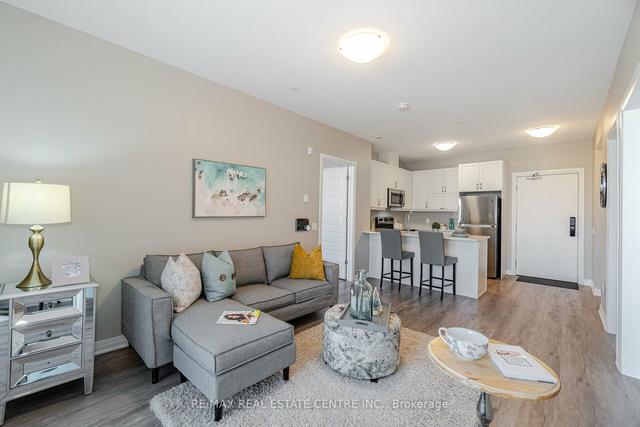 203 - 95 Dundas St W, Condo with 2 bedrooms, 2 bathrooms and 1 parking in Oakville ON | Image 4