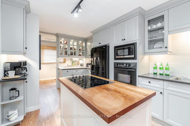 55 Silver Shadow Path, Townhouse with 3 bedrooms, 2 bathrooms and 2 parking in Toronto ON | Image 2