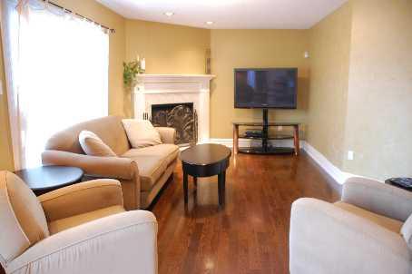 982 Silver Birch Tr, House detached with 4 bedrooms, 4 bathrooms and 2 parking in Mississauga ON | Image 2
